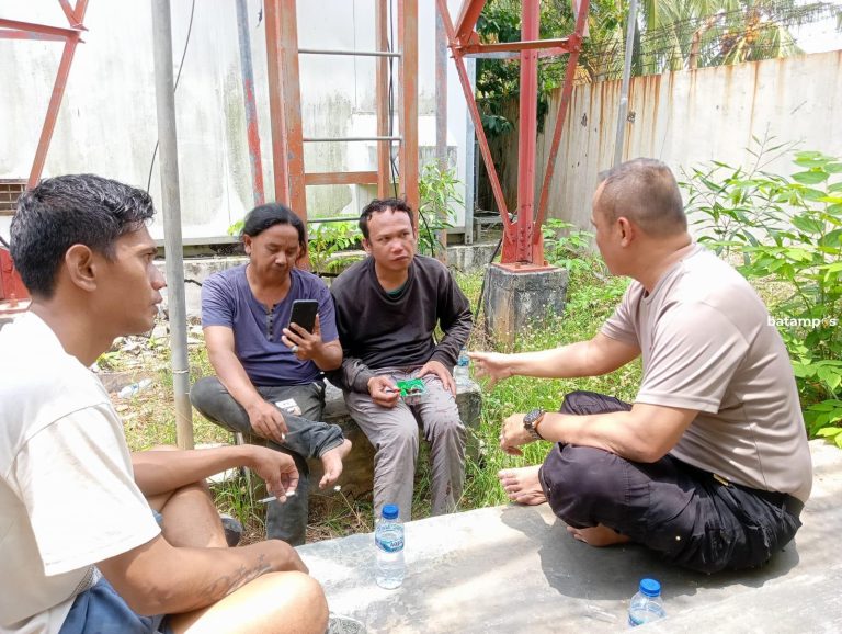 Setelah Tiga Hari, Pria yang Memanjat Tower di Sekupang Akhirnya Turun