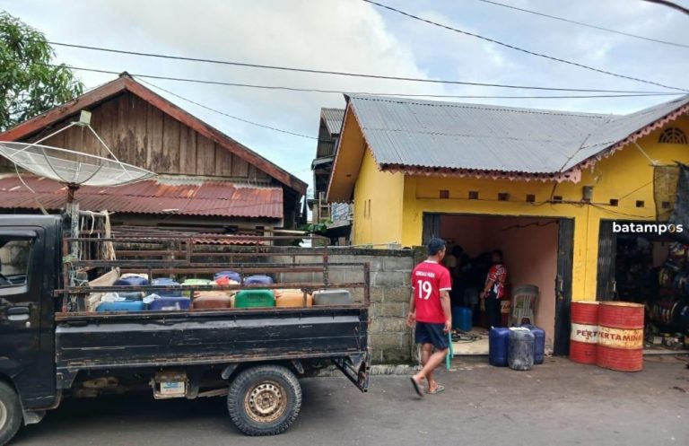 BBM Langka, Harga Pertalite di Tambelan Tembus Rp28 Ribu per Botol