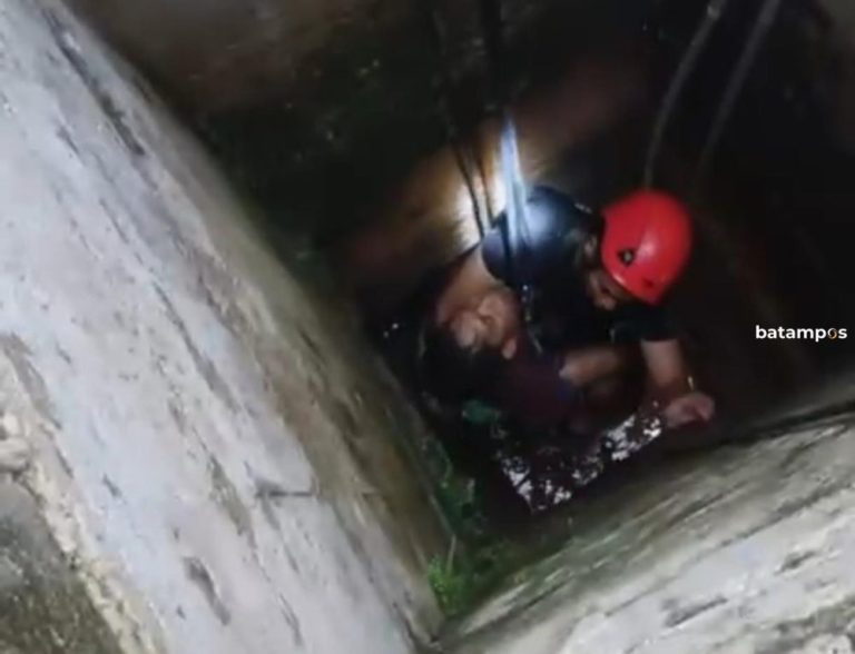 Evakuasi Dramatis! Warga Tanjungpinang Lemas Terjebak di Sumur 20 Meter Saat Kuras Air