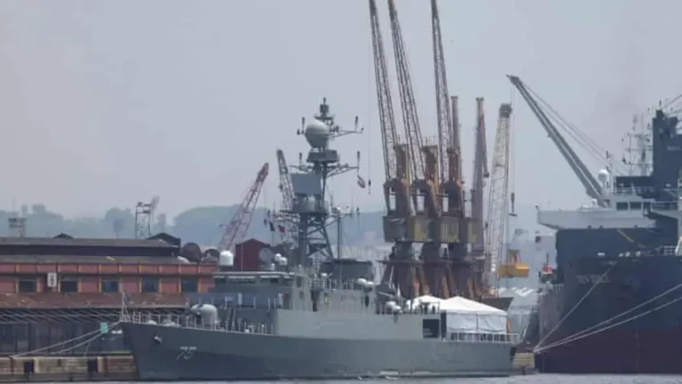 Iran Murka Kapal Perangnya Ditenggelamkan AS, Selat Hormuz Memanas