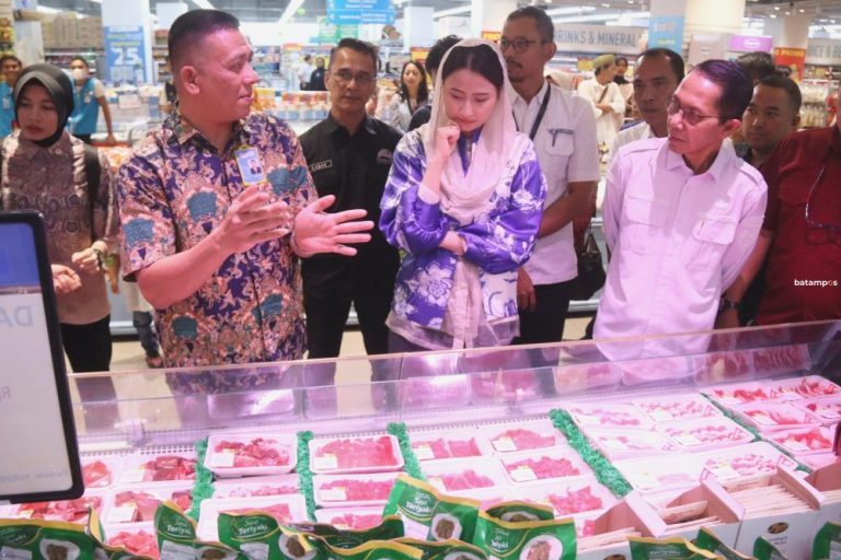 Wamendag Tinjau Retail Modern di Nagoya Batam, Pastikan Diskon Ramadan dan Stok Bahan Pokok Aman