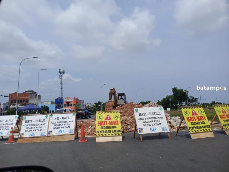 Perbaikan Pipa Bocor di Bundaran Basecamp, Jalur Sekupang–Tanjunguncang Ditutup