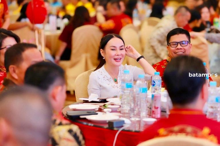 Hadiri Cap Go Meh PERWAKAB, Li Claudia Ajak Jaga Kerukunan di Batam