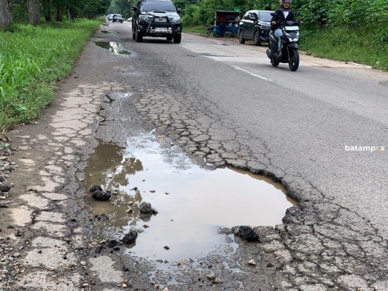 Jalan Menuju Tanjung Piayu dan Jalan di Sagulung Banyak Lubangnya, Pemko akan Segera Memperbaiki