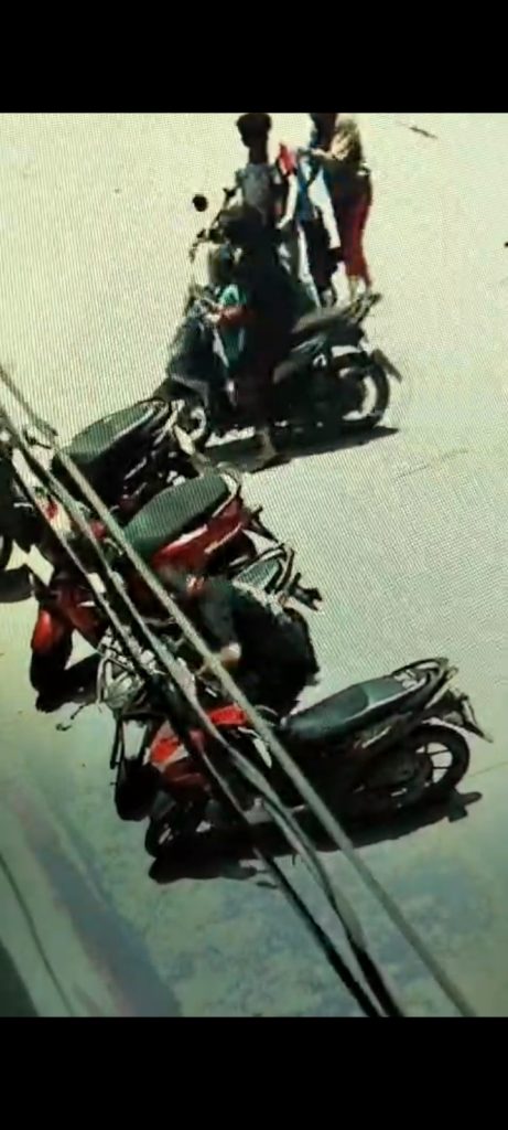 iPhone 13 Raib Digondol Maling dari Jok Motor Terparkir, Aksi Terekam CCTV di Tiban Sekupang‎