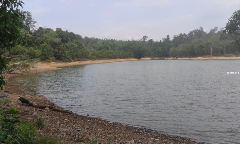 Kemarau Panjang dan Volume Waduk Berkurang, Warga dan Petugas Gelar Doa Bersama
