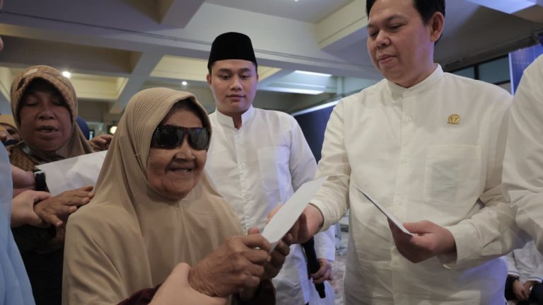 Bagikan Ratusan THR Untuk Tuna Netra Se-Jabodetabek, Sultan: Perlu Upaya Pemberdayaan Ekonomi Kaum Difabel