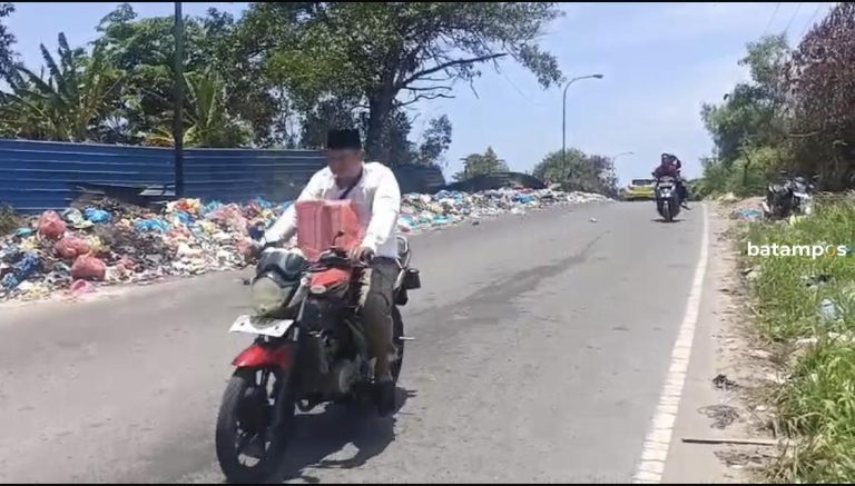 Sampah Menumpuk di Lahan Bekas TPS,  Warga Sagulung Resah
