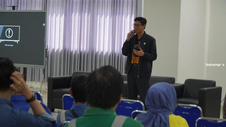 OJK Kepri Edukasi Pekerja Industri, Ingatkan Bahaya Pinjol Ilegal