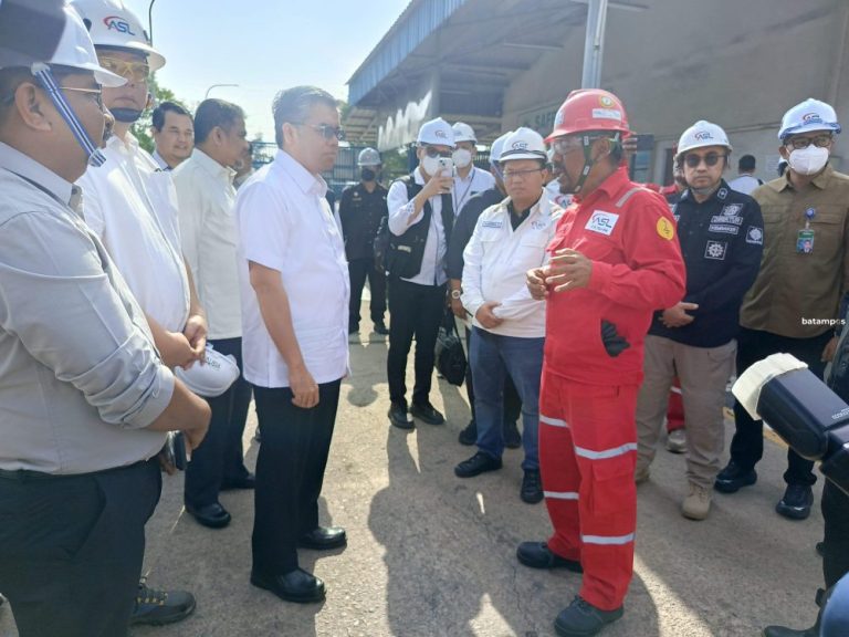 Menaker Ancam Tutup PT ASL Shipyard