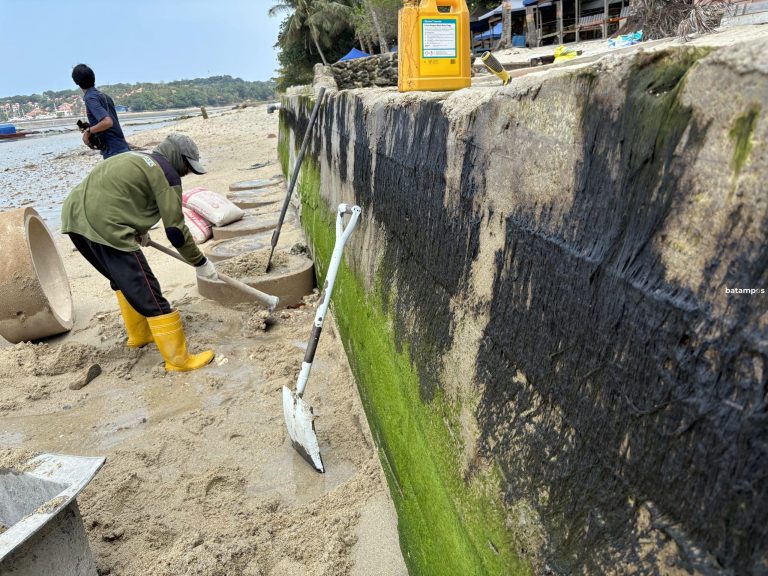 Polda Kepri Selidiki Sumber Limbah di Pantai Nongsa