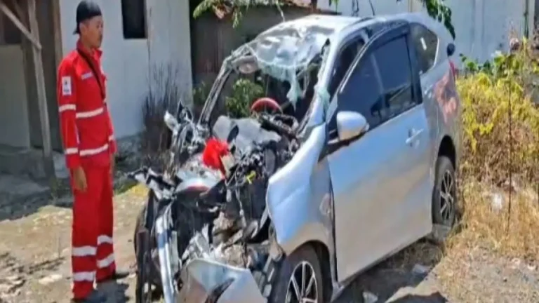 Mobil Calya Hantam Bus, 4 Orang Tewas di Tempat dan Seorang Balita Kritis