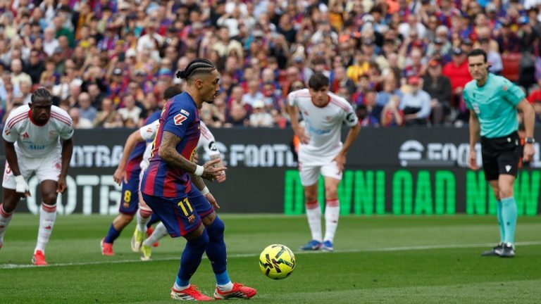 Tiga Gol Dipersembahkan Raphinha, Barcelona Bantai Sevilla 5-2