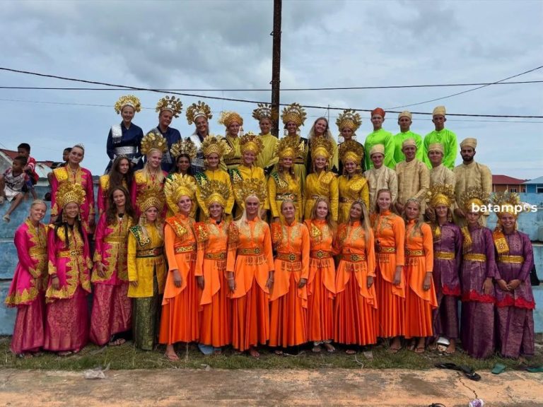 Pelajar Denmark Tinggal 3 Bulan di Anambas demi Dalami Budaya Melayu dari Dekat
