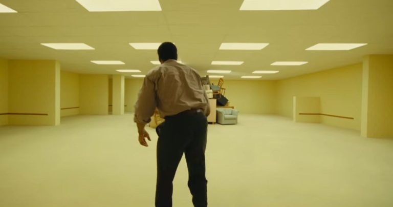 Trailer Film Backrooms Resmi Dirilis, Horor Liminal Space A24 Bikin Merinding