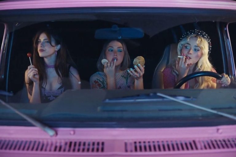 Sabrina Carpenter Pamer Visual Stylish di Teaser Video Musik Terbaru