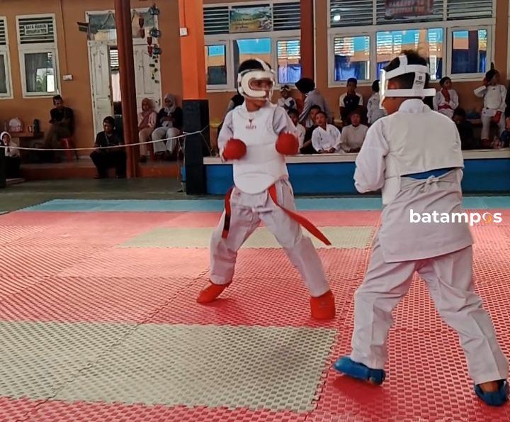 Hebat! Siswa SD Maitrewirya Karimun Borong Juara di Ajang Karate