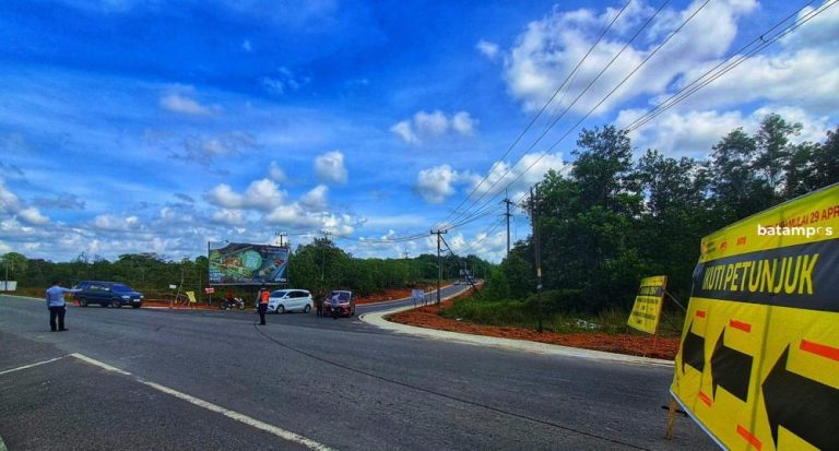 Hari Pertama Pengalihan Arus di Jalan Lintas Barat Bintan, Pengendara Masih Banyak Bingung