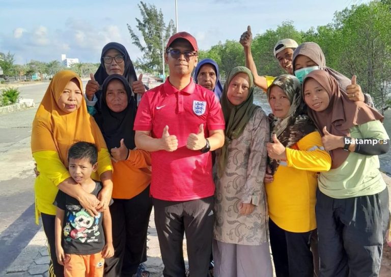 Bupati Iskandarsyah Ingatkan Warga Tak Buang Sampah Sembarangan di Coastal Area