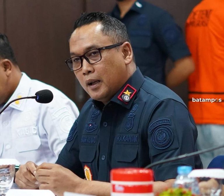 Kepala Imigrasi Batam Dicopot Buntut Kasus Pungli di Pelabuhan Batam Center