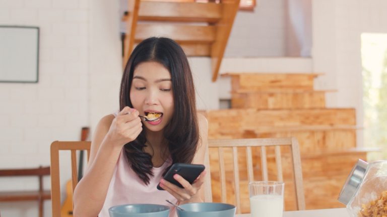 6 Kebiasaan Ini Diam-diam Mengganggu Pencernaan