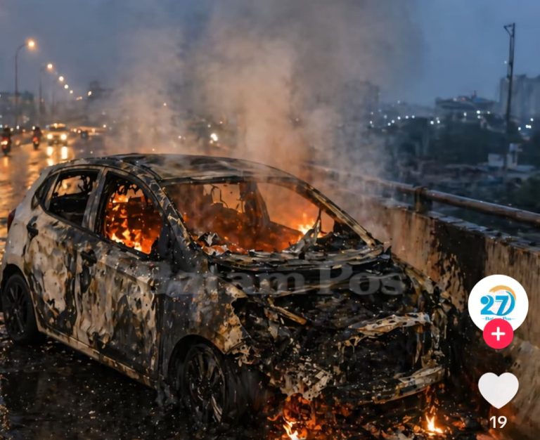 Tabrak Pembatas Flyover Laluan Madani, Honda Brio Hangus Terbakar
