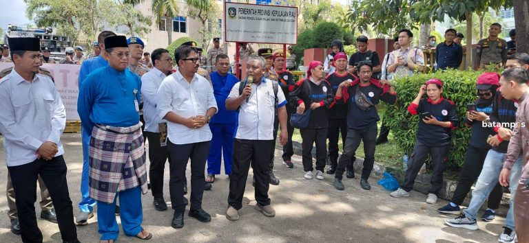 Buruh di Batam Tuntut Penghapusan Isu Outsourcing hingga Upah Murah