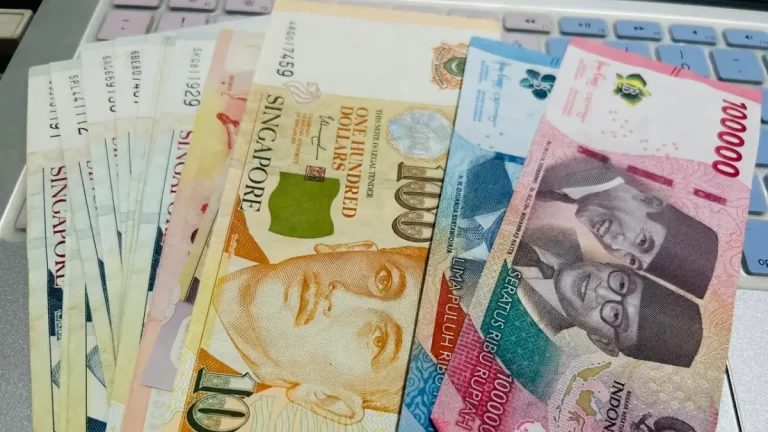 Nilai Rupiah Anjlok Terhadap Dolar Singapura, Tembus Rp13.580