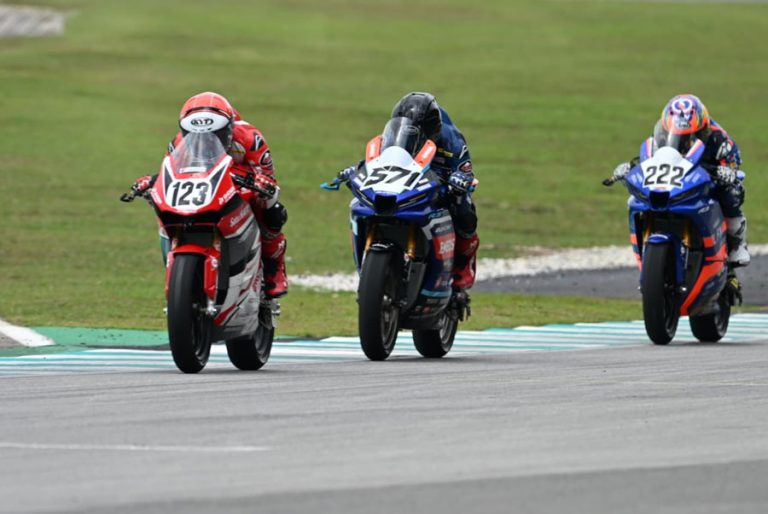 Rheza Hajar Podium, AHRT Menggebrak di Sepang