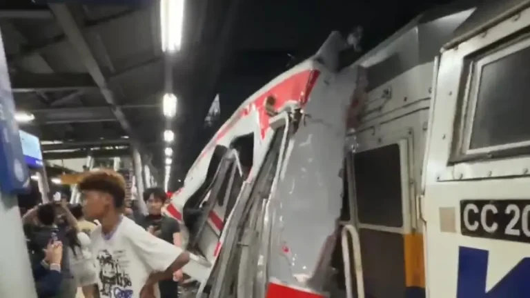 Kecelakaan Kereta di Stasiun Bekasi Timur, Korban Meninggal Dunia jadi 7 Orang