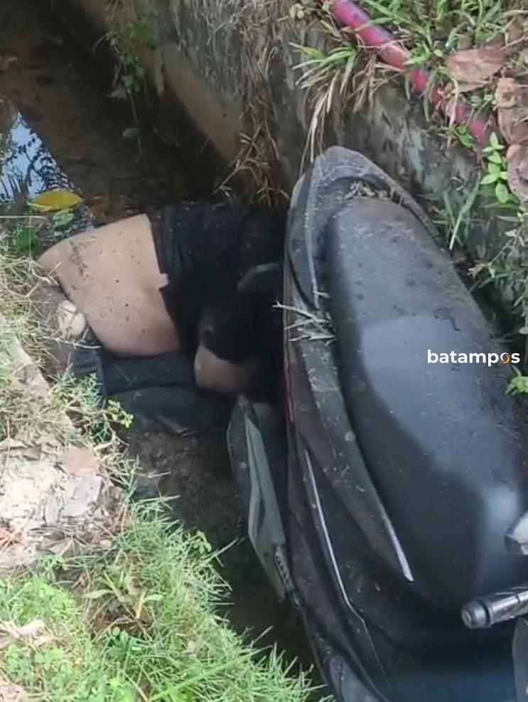 Motor Masuk Parit, Pengendara Ditemukan Tewas di Pinggir Jalan RE Martadinata