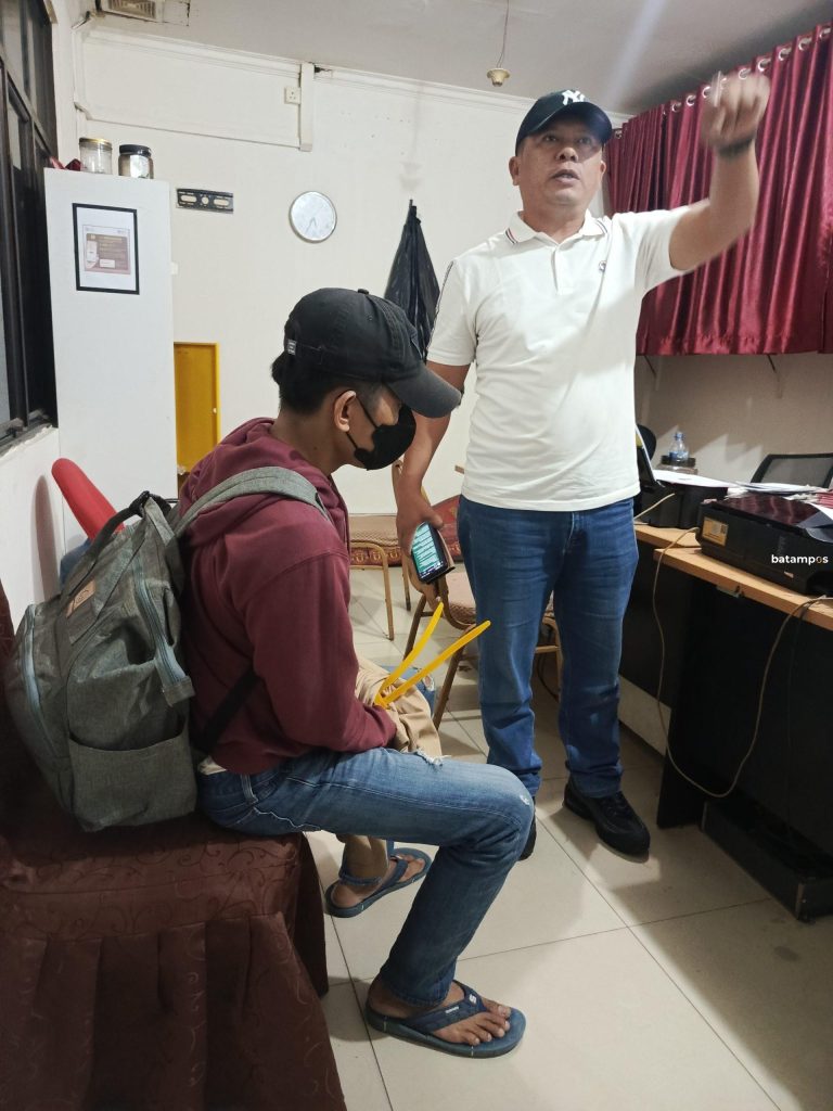 Karyawan Tempat Hiburan Malam Gelapkan Ratusan Juta Rupiah Uang Perusahaan untuk Judi Online