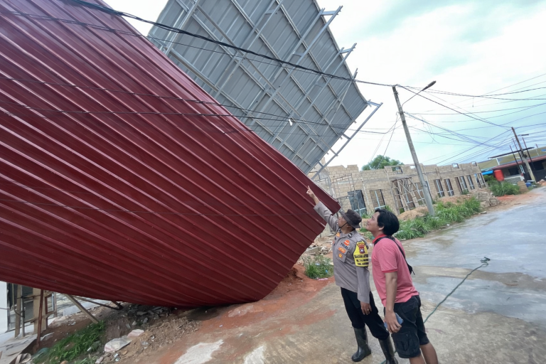 Puting Beliung di Sekupang Terbangkan Atap Rumah, Pulau Buluh Juga Dilanda Angin Kencang