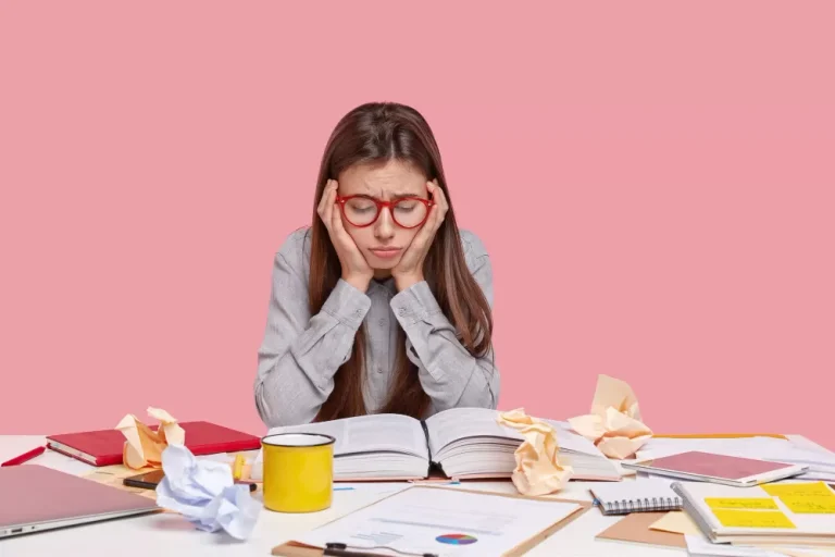 4 Kebiasaan Ini Diam-Diam Membuat Anda Menua Lebih Cepat