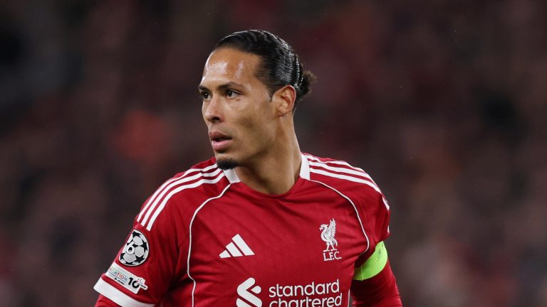 Virgil Van Dijk Berharap Keajaiban di Anfield