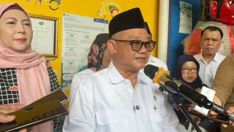 Kebijakan Pembebasan Tugas Guru Non ASN di Kepri, Mendikdasmen: Lagi Dibahas
