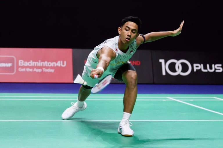 Singkirkan Ranking 1 Dunia, Alwi Farhan Tembus Perempat Final Singapore Open 2026
