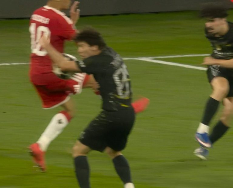 Kontroversi saat Laga Bayern Munchen vs PSG: Insiden Joao Neves Tak Dianggap Handball