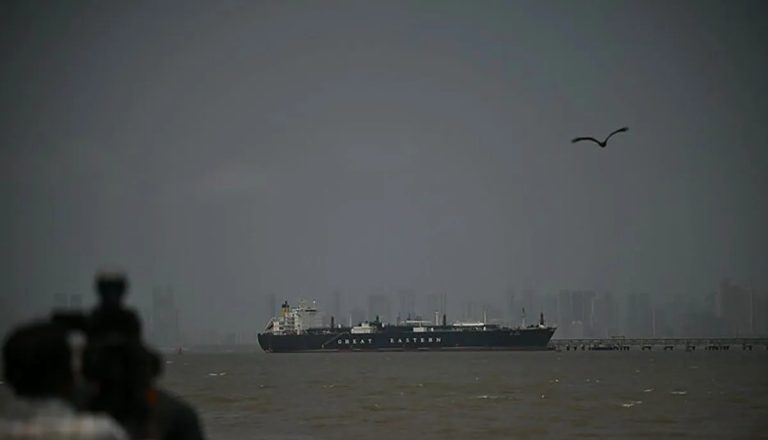 Dua Kapal Sipil yang Coba Masuk ke Iran Ditembaki Pasukan Amerika Serikat, 5 Orang Tewas