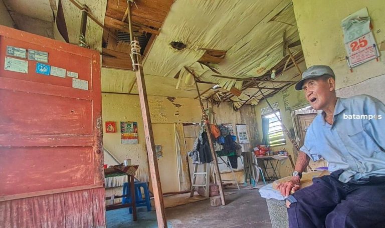 Takut PKH Hilang, Alasan Kakek Kim Leng Bertahan di Rumah Nyaris Ambruk