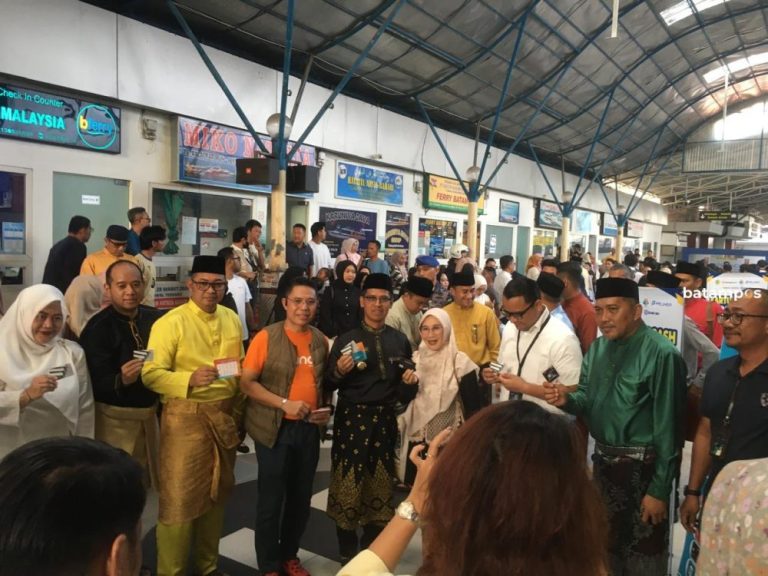 Karimun Mulai Terapkan Pas Pelabuhan Non Tunai, 200 Kartu TapCash Dibagikan Gratis