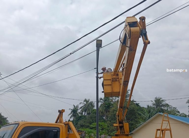 Pemkab Bintan Tambah PJU di Permukiman Warga, Total 72 Titik Tahun Ini