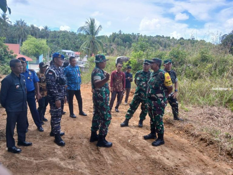 Tim Wasev TNI Cek Progres TMMD di Siantan Utara, Jalan Mubur-Bayat Dikebut