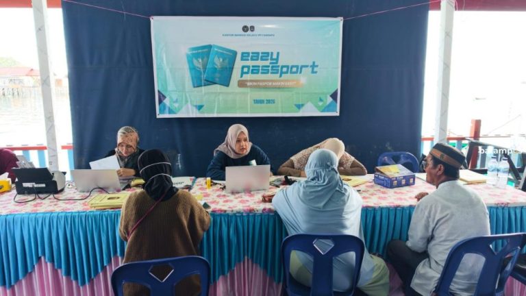 Jemput Bola ke Pulau, Imigrasi Tarempa Tetap Ketat Periksa Pemohon Paspor