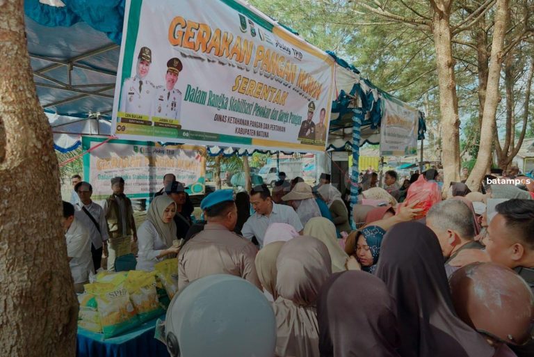 Warga Serbu Pasar Murah di 17 Kecamatan Natuna Jelang Iduladha