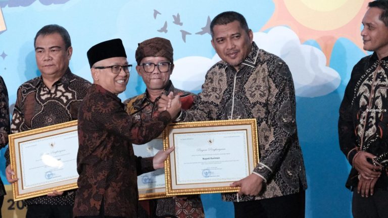 Bupati Karimun Jadi Satu-satunya Kepala Daerah di Kepri Raih Penghargaan Mendikdasmen
