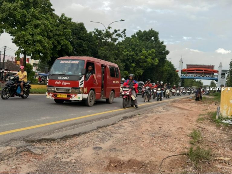 Sudah Tak Laik Jalan dan Picu Kecelakaan, Warga Desak Bimbar Ditertibkan