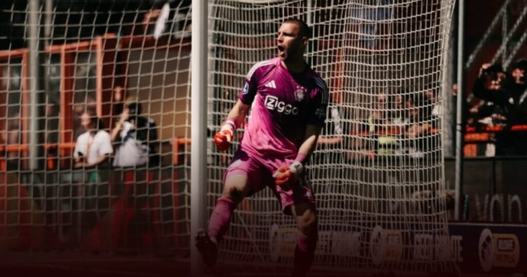 Maarten Paes Jadi Pahlawan Adu Penalti, Pelatih Ajax Tak Menyangka