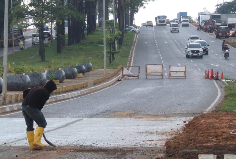 ‎Pengalihan Arus Lalu Lintas Berlanjut karena Perbaikan Jalan Ambles di Atas Underpass Pelita
