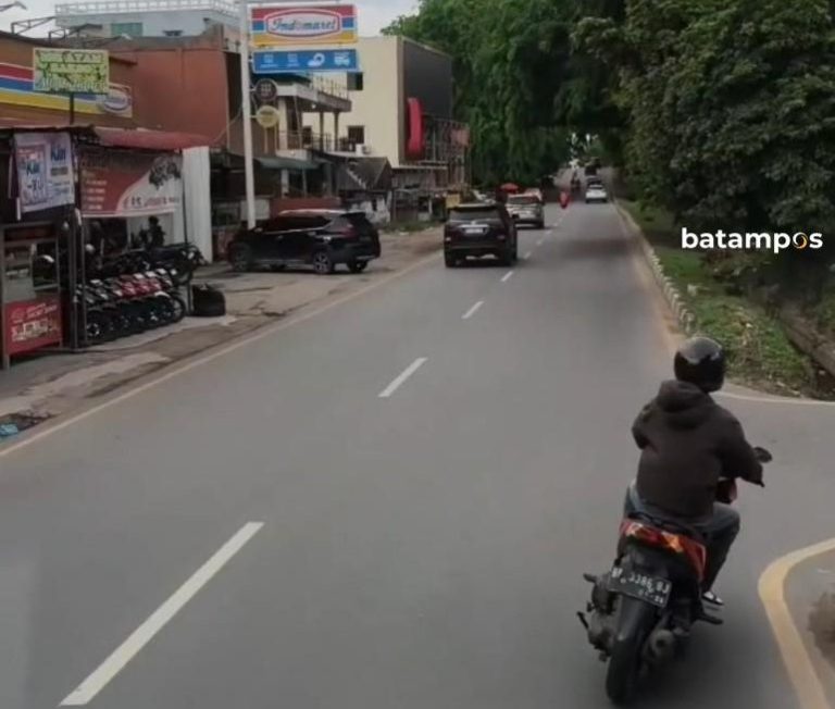 Pemotor Nyaris Sebabkan Kecelakaan di Baloi, Jadi Pengingat Pentingnya Disiplin di U-Turn